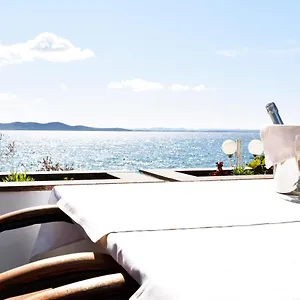 hotel-villa-nico.hotelinzadar.com/
